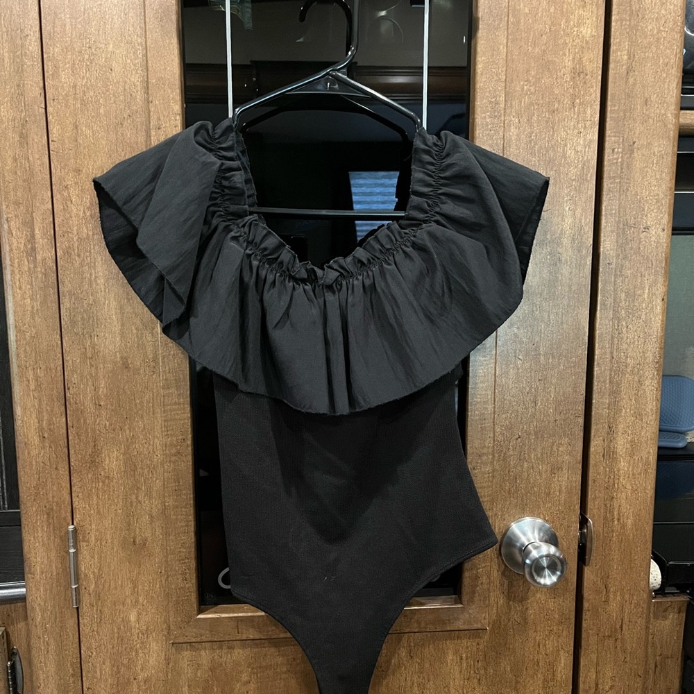 TCEC Black Off-Shoulder Ruffle Top